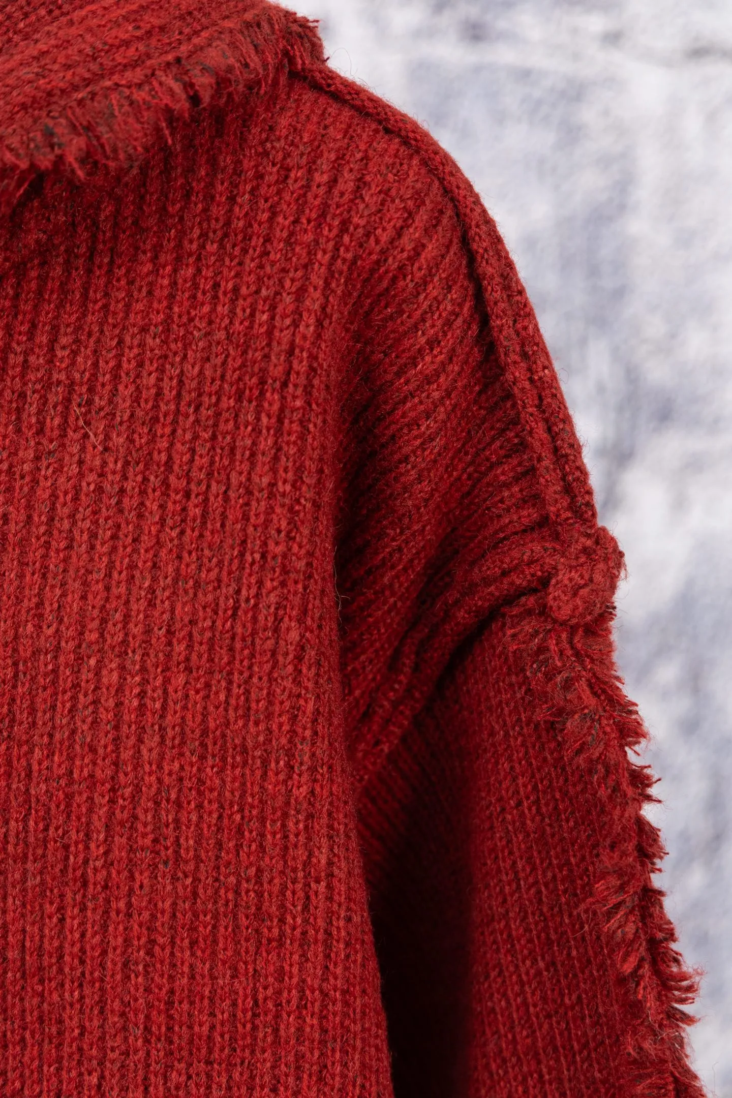 P300 Chrome Hearts CH Chrome Hearts 2025 hooded red sweater. Cross tassel leather label hooded soft and waxy red sweater. The sweater has a soft and waxy feel. The classic cross leather label design on the back cap is really great to wear as an inner layer or as a stand-alone in winter. It is full of Christmas and New Year flavor. It is a very practical item and is very versatile. It is recommended to buy it early. Size: S M L Color: Red